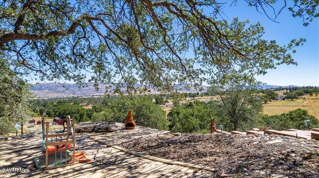 20476 Old Town Road, Tehachapi, CA 93561