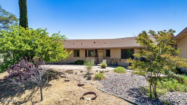 20476 Old Town Road, Tehachapi, CA 93561