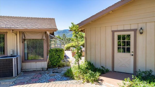 20476 Old Town Road, Tehachapi, CA 93561