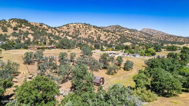 20476 Old Town Road, Tehachapi, CA 93561