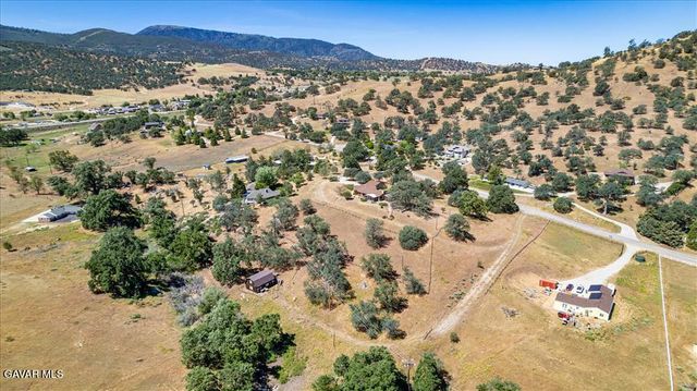 20476 Old Town Road, Tehachapi, CA 93561
