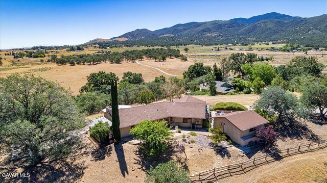 20476 Old Town Road, Tehachapi, CA 93561