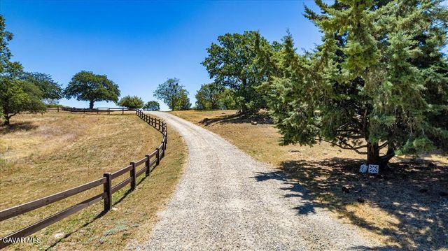 20476 Old Town Road, Tehachapi, CA 93561