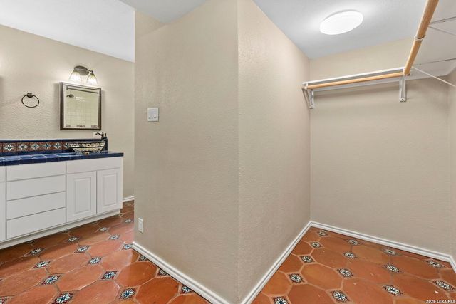 2807 BURNT OAK ST, San Antonio, TX 78232