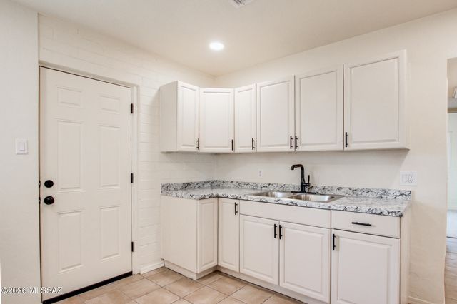 3241 S Lloyd Vista, Tucson, AZ 85713