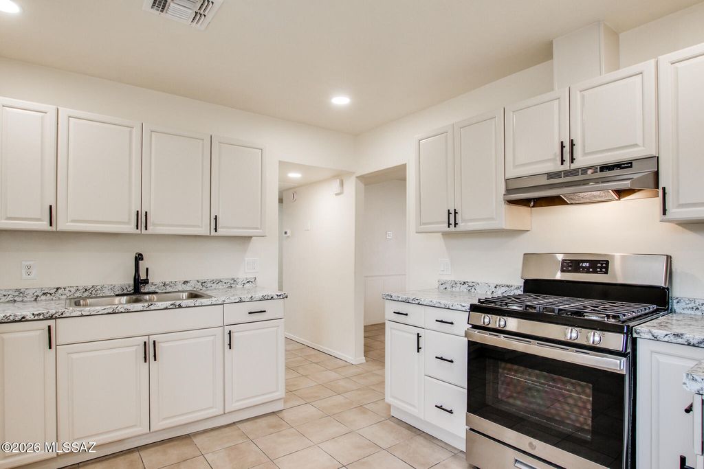 3241 S Lloyd Vista, Tucson, AZ 85713