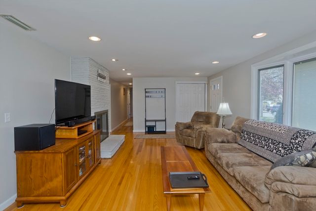 54 Sterling Rd., Holyoke, MA 01040