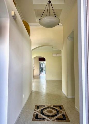 8266 Sandpiper Glen Dr, Lake Worth, FL 33467