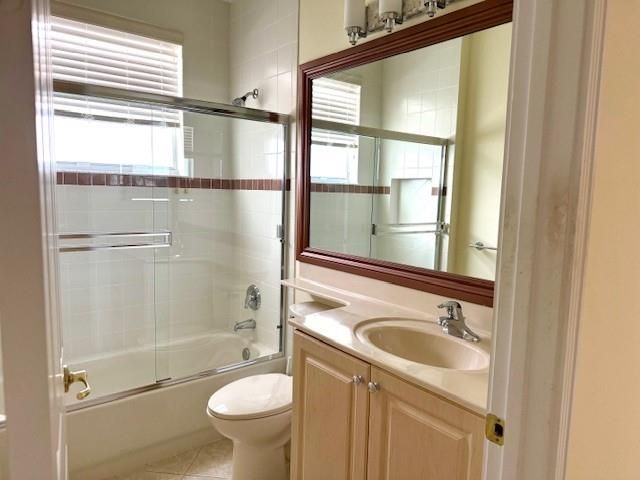 8266 Sandpiper Glen Dr, Lake Worth, FL 33467