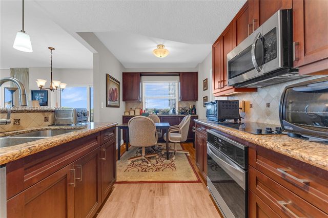 3800 Hillcrest Dr 511, Hollywood, FL 33021