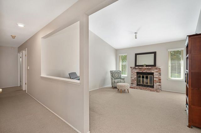 609 Willow Creek Dr, Folsom, CA 95630