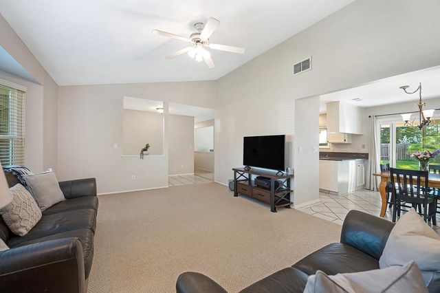 609 Willow Creek Dr, Folsom, CA 95630