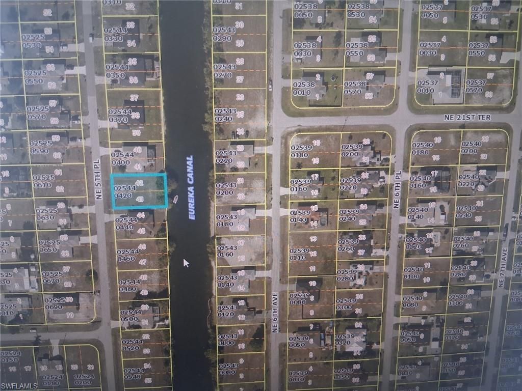 Image 1 of property listing at 2033 NE 5th PL, Cape Coral, FL 33909