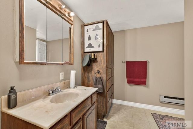 305 S Park Avenue, Shelley, ID 83274