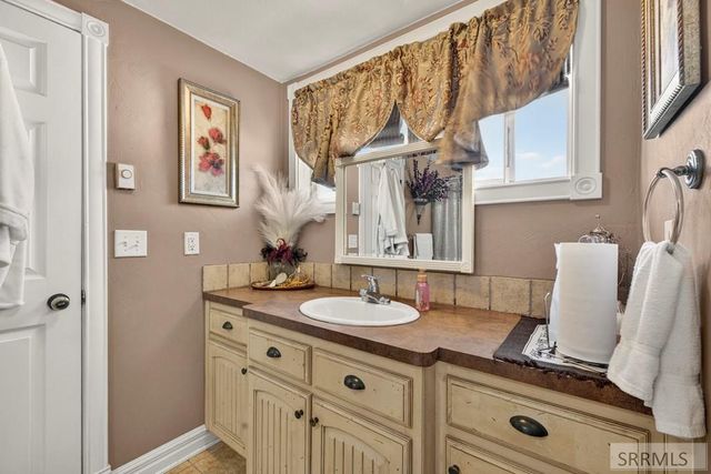 305 S Park Avenue, Shelley, ID 83274