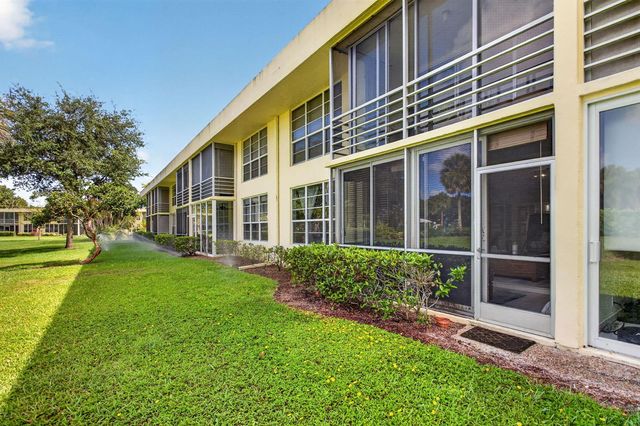 500 Oaks Lane 111, Pompano Beach, FL 33069