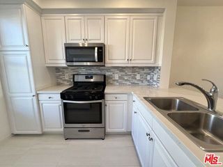 6020 Seabluff Drive 302, Los Angeles, CA 90094