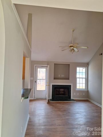 3523 Tracy Glenn Court, Charlotte, NC 28269