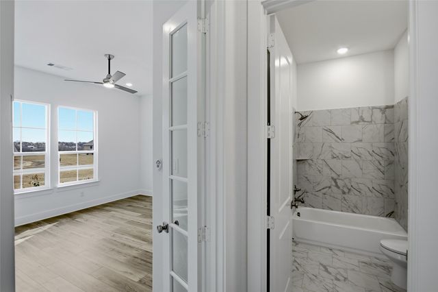 808 Valley Ridge Road, Van Alstyne, TX 75495