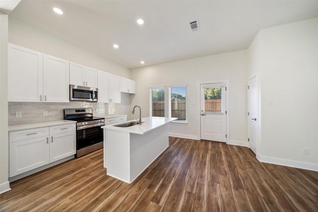 412 W Marlin St, Willis, TX 77378