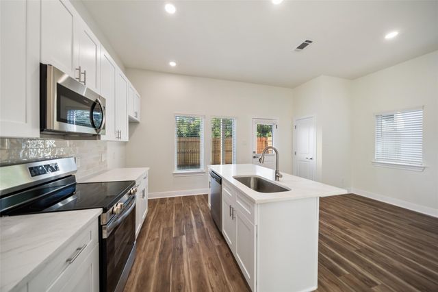 412 W Marlin St, Willis, TX 77378