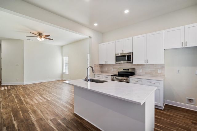 412 W Marlin St, Willis, TX 77378