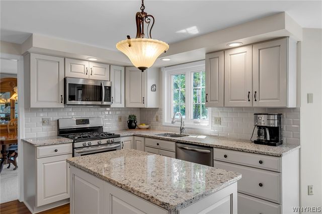 5856 Forest Creek Dr, Clarence, NY 14051