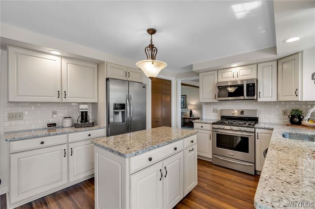 5856 Forest Creek Dr, Clarence, NY 14051