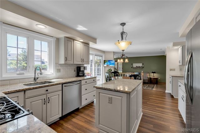 5856 Forest Creek Dr, Clarence, NY 14051