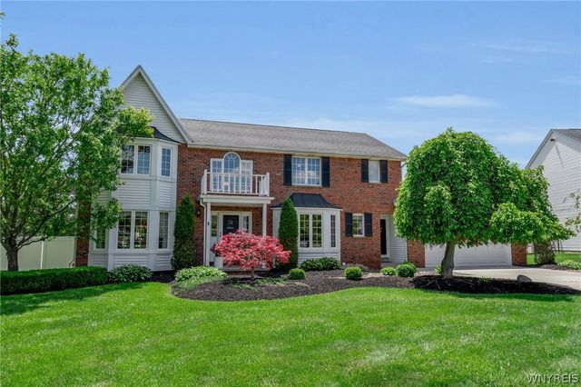 5856 Forest Creek Dr, Clarence, NY 14051