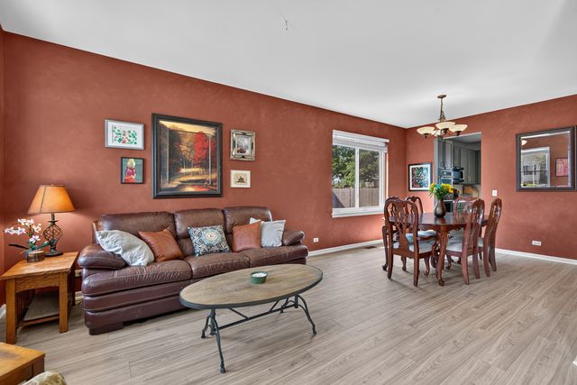 11375 Middletown Lane, Huntley, IL 60142