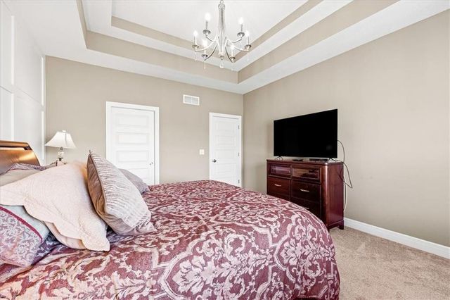 10008 N Revere Court, Kansas City, MO 64154