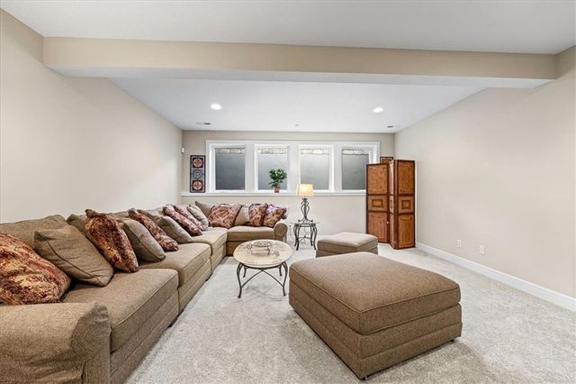 10008 N Revere Court, Kansas City, MO 64154