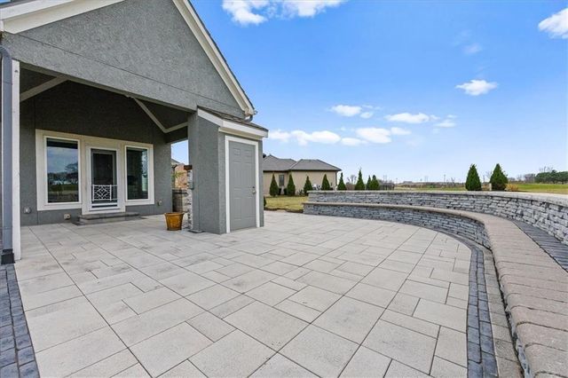 10008 N Revere Court, Kansas City, MO 64154