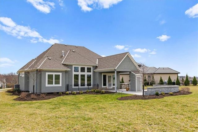 10008 N Revere Court, Kansas City, MO 64154