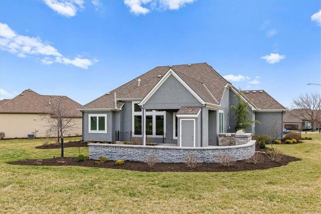 10008 N Revere Court, Kansas City, MO 64154