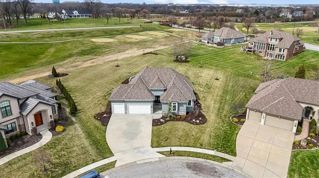 10008 N Revere Court, Kansas City, MO 64154