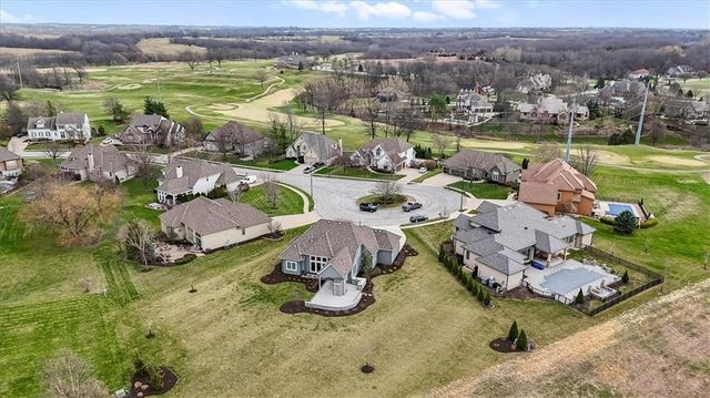 10008 N Revere Court, Kansas City, MO 64154