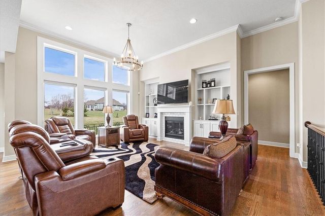 10008 N Revere Court, Kansas City, MO 64154