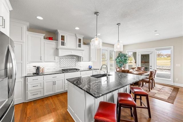 10008 N Revere Court, Kansas City, MO 64154