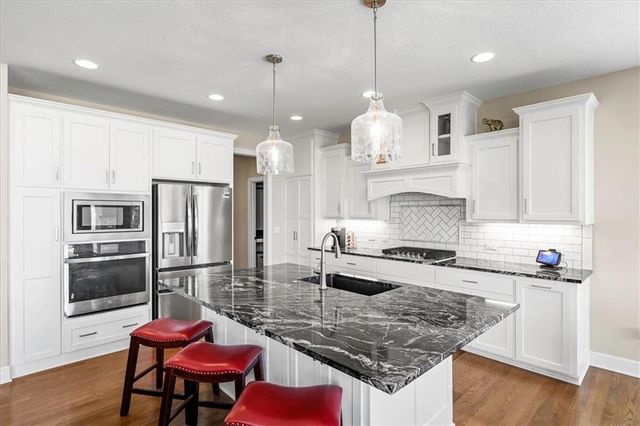 10008 N Revere Court, Kansas City, MO 64154