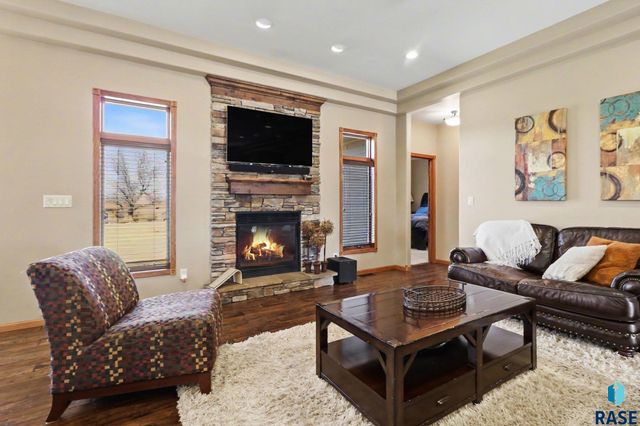 2908 W Auburn Hills St Street, Sioux Falls, SD 57108