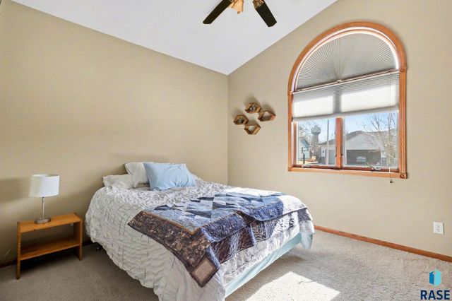 2908 W Auburn Hills St Street, Sioux Falls, SD 57108