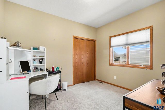 2908 W Auburn Hills St Street, Sioux Falls, SD 57108