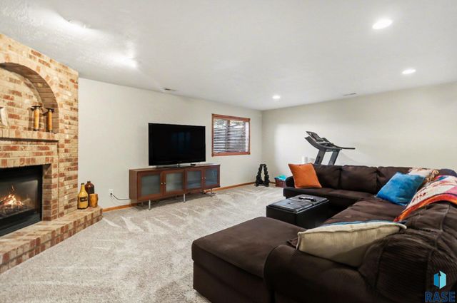 2908 W Auburn Hills St Street, Sioux Falls, SD 57108