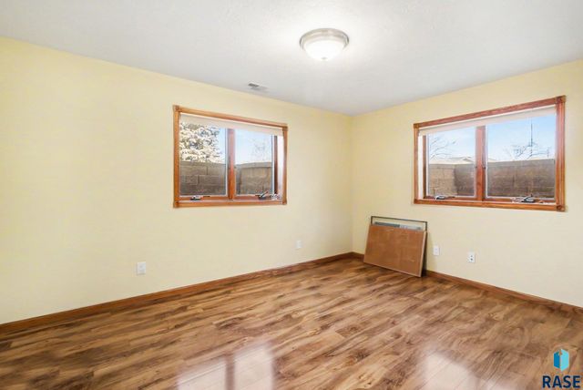 2908 W Auburn Hills St Street, Sioux Falls, SD 57108