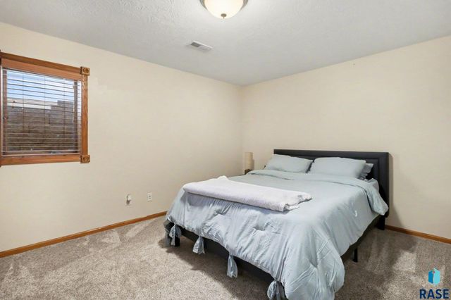 2908 W Auburn Hills St Street, Sioux Falls, SD 57108