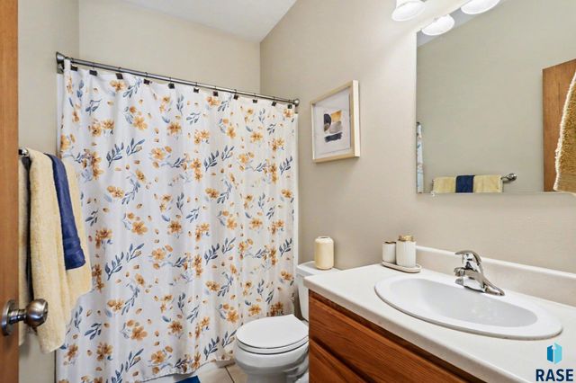 2908 W Auburn Hills St Street, Sioux Falls, SD 57108