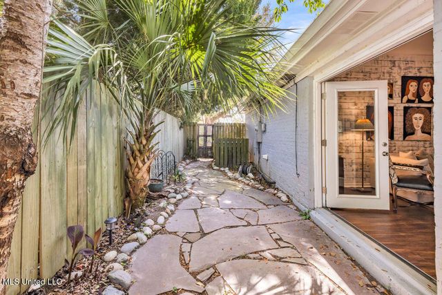405 Ulman Avenue, Bay Saint Louis, MS 39520