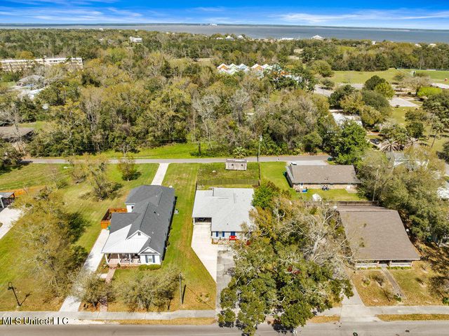 405 Ulman Avenue, Bay Saint Louis, MS 39520